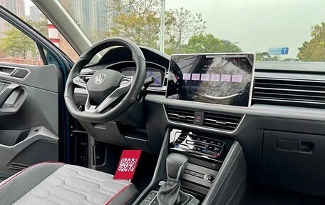 Volkswagen Tiguan II, 2022 год, 2 750 000 рублей, 19 фотография