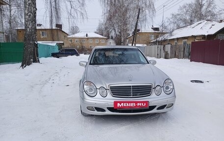 Mercedes-Benz E-Класс, 2004 год, 850 000 рублей, 8 фотография