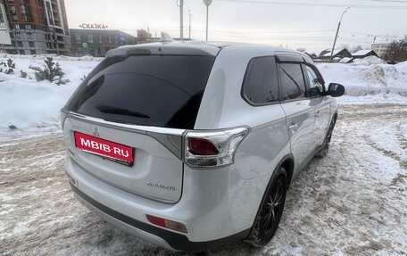 Mitsubishi Outlander III рестайлинг 3, 2014 год, 1 640 000 рублей, 5 фотография