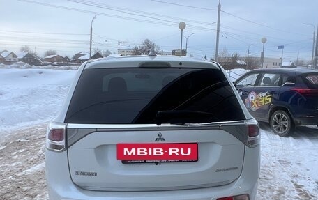 Mitsubishi Outlander III рестайлинг 3, 2014 год, 1 640 000 рублей, 6 фотография