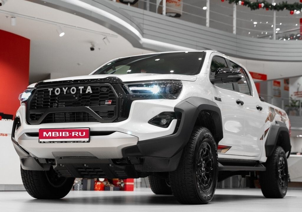 Toyota Hilux, 2024 год, 7 100 000 рублей, 4 фотография
