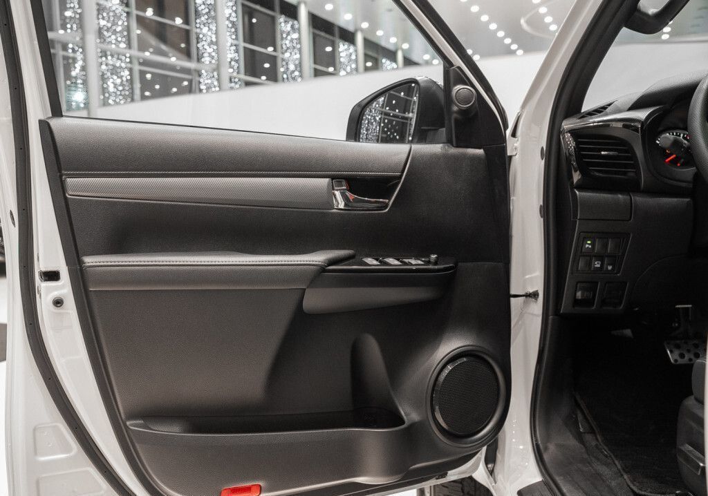 Toyota Hilux, 2024 год, 7 100 000 рублей, 21 фотография