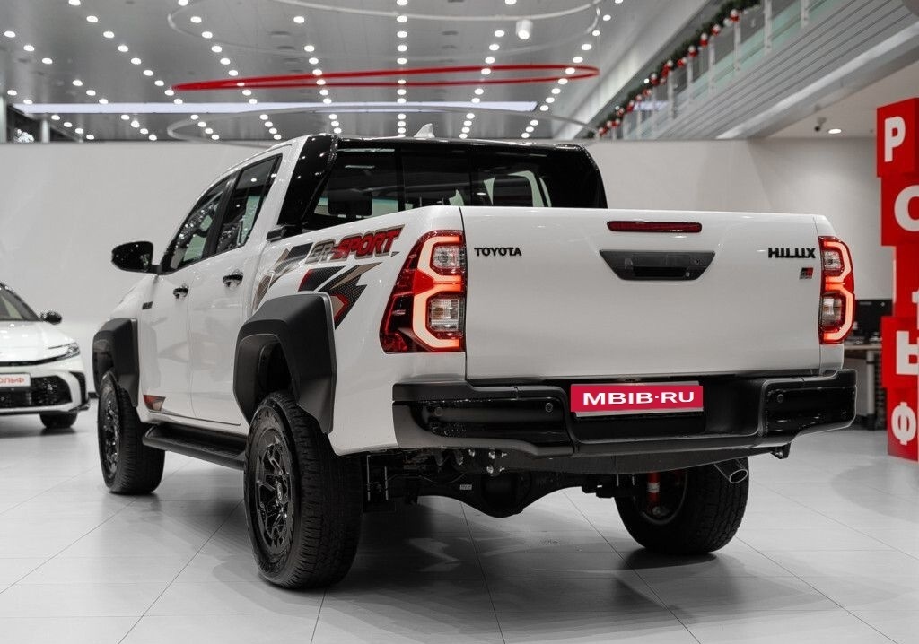 Toyota Hilux, 2024 год, 7 100 000 рублей, 14 фотография