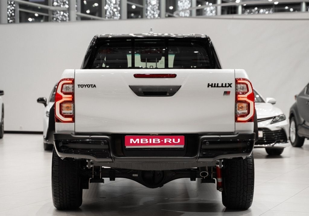Toyota Hilux, 2024 год, 7 100 000 рублей, 15 фотография