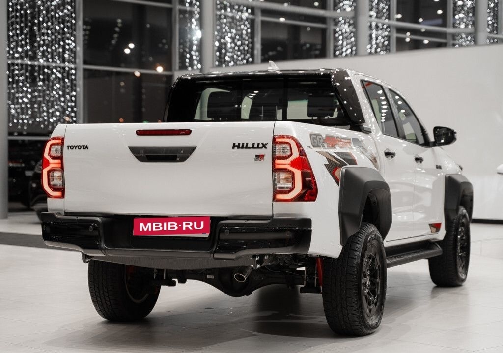 Toyota Hilux, 2024 год, 7 100 000 рублей, 16 фотография