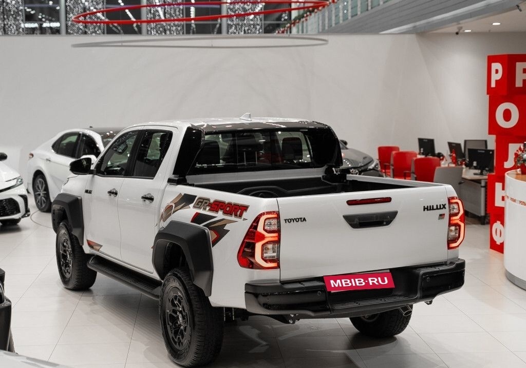Toyota Hilux, 2024 год, 7 100 000 рублей, 13 фотография