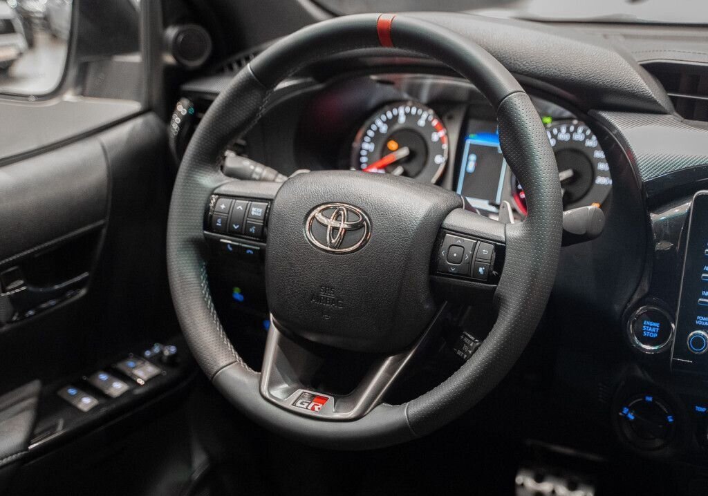 Toyota Hilux, 2024 год, 7 100 000 рублей, 31 фотография