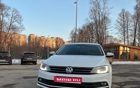 Volkswagen Jetta VI, 2016 год, 1 680 000 рублей, 2 фотография