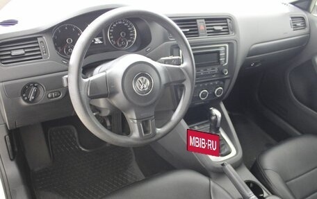 Volkswagen Jetta VI, 2013 год, 999 000 рублей, 12 фотография