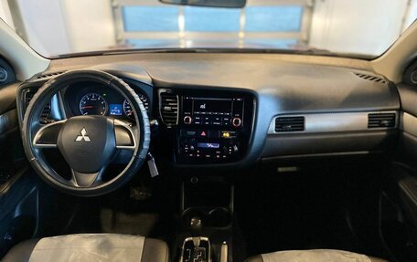 Mitsubishi Outlander III рестайлинг 3, 2012 год, 1 300 000 рублей, 9 фотография