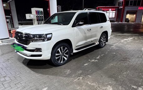 Toyota Land Cruiser 200, 2017 год, 7 700 000 рублей, 2 фотография