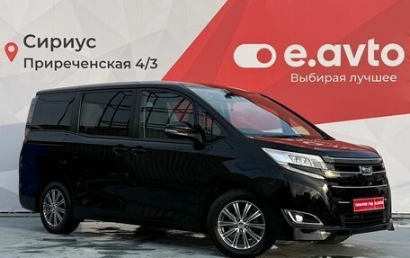 Toyota Noah III, 2019 год, 2 720 000 рублей, 3 фотография