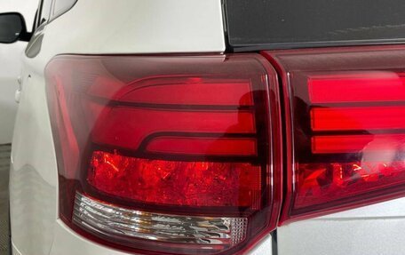 Mitsubishi Outlander III рестайлинг 3, 2017 год, 1 850 000 рублей, 10 фотография