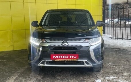 Mitsubishi Outlander III рестайлинг 3, 2019 год, 2 249 000 рублей, 2 фотография