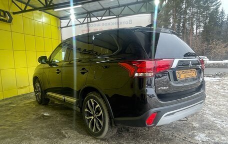 Mitsubishi Outlander III рестайлинг 3, 2019 год, 2 249 000 рублей, 7 фотография