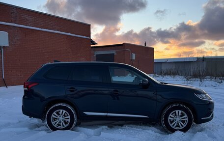 Mitsubishi Outlander III рестайлинг 3, 2018 год, 2 150 000 рублей, 3 фотография