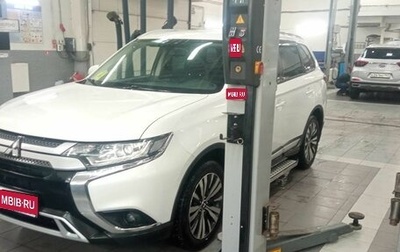 Mitsubishi Outlander III рестайлинг 3, 2019 год, 1 730 000 рублей, 1 фотография