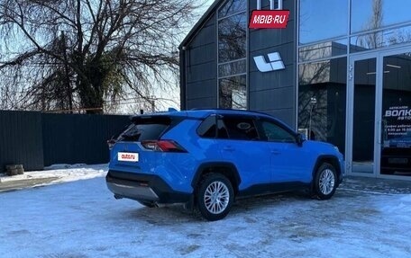 Toyota RAV4, 2021 год, 3 350 000 рублей, 7 фотография