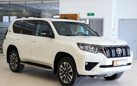Toyota Land Cruiser Prado 150 рестайлинг 2, 2021 год, 9 200 000 рублей, 3 фотография