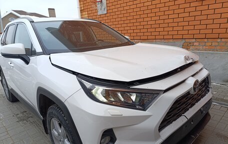 Toyota RAV4, 2020 год, 2 700 000 рублей, 2 фотография