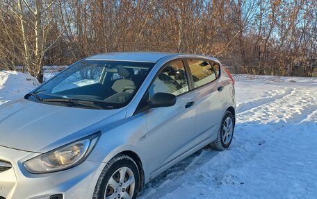 Hyundai Solaris II рестайлинг, 2013 год, 1 000 000 рублей, 2 фотография