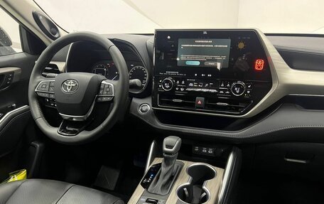 Toyota Highlander, 2024 год, 6 100 000 рублей, 14 фотография