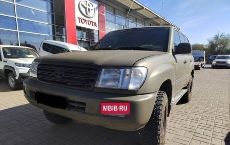 Toyota Land Cruiser 100 рестайлинг 2, 2004 год, 2 000 000 рублей, 2 фотография