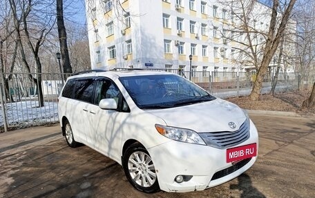 Toyota Sienna III, 2012 год, 2 000 000 рублей, 5 фотография