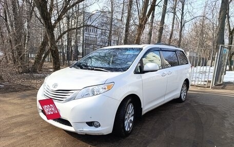 Toyota Sienna III, 2012 год, 2 000 000 рублей, 11 фотография