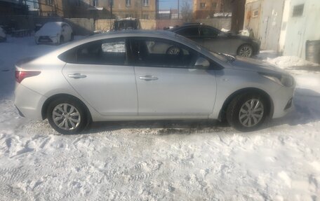 Hyundai Solaris II рестайлинг, 2019 год, 1 000 000 рублей, 3 фотография