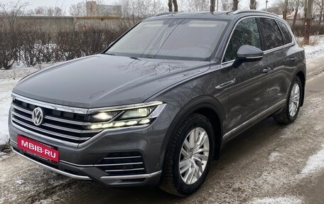 Volkswagen Touareg III, 2019 год, 3 850 000 рублей, 1 фотография