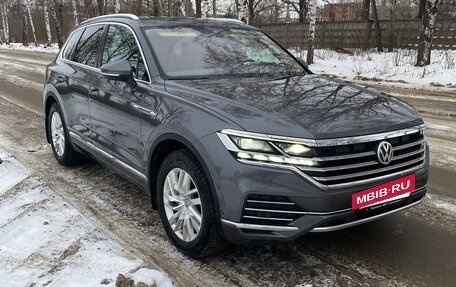 Volkswagen Touareg III, 2019 год, 3 850 000 рублей, 2 фотография