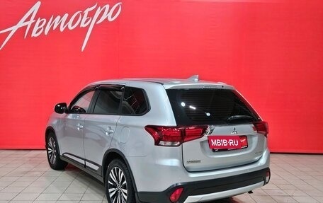 Mitsubishi Outlander III рестайлинг 3, 2018 год, 1 899 000 рублей, 3 фотография