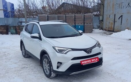 Toyota RAV4, 2018 год, 2 370 000 рублей, 2 фотография