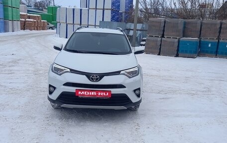 Toyota RAV4, 2018 год, 2 370 000 рублей, 3 фотография