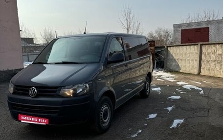 Volkswagen Caravelle T5, 2014 год, 2 900 000 рублей, 2 фотография