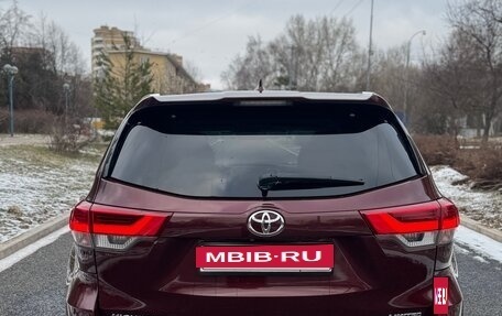 Toyota Highlander III, 2017 год, 3 000 000 рублей, 7 фотография