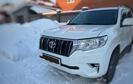 Toyota Land Cruiser Prado 150 рестайлинг 2, 2021 год, 5 700 000 рублей, 4 фотография