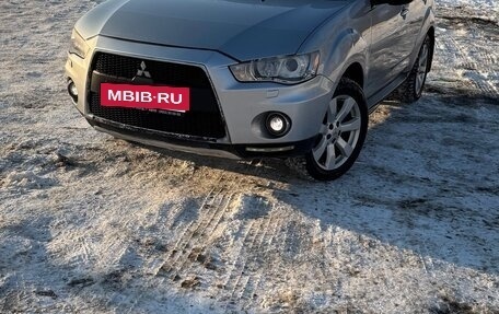 Mitsubishi Outlander III рестайлинг 3, 2010 год, 1 290 000 рублей, 2 фотография