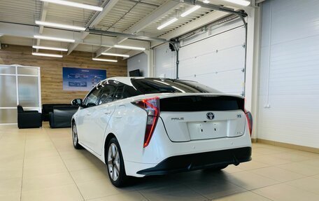 Toyota Prius IV XW50, 2017 год, 2 049 000 рублей, 4 фотография