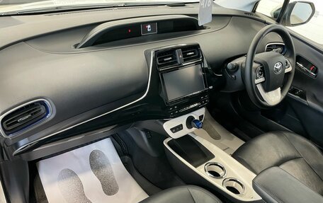 Toyota Prius IV XW50, 2017 год, 2 049 000 рублей, 13 фотография