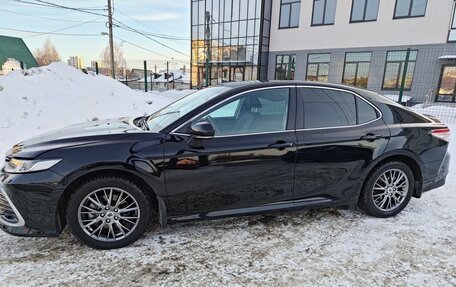 Toyota Camry, 2021 год, 3 300 000 рублей, 4 фотография