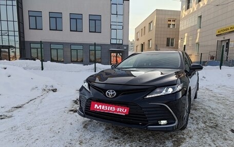 Toyota Camry, 2021 год, 3 300 000 рублей, 2 фотография