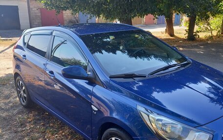 Hyundai Solaris II рестайлинг, 2011 год, 900 000 рублей, 4 фотография
