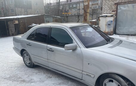 Mercedes-Benz E-Класс, 1997 год, 290 000 рублей, 2 фотография