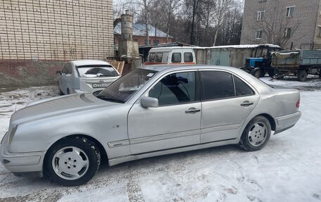 Mercedes-Benz E-Класс, 1997 год, 290 000 рублей, 3 фотография