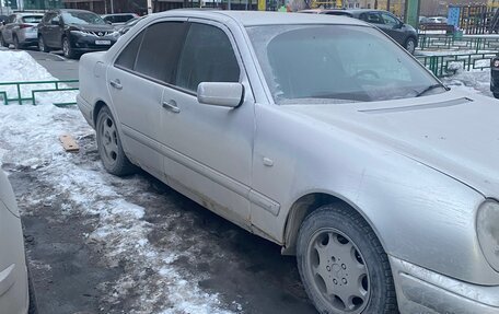 Mercedes-Benz E-Класс, 1996 год, 250 000 рублей, 1 фотография