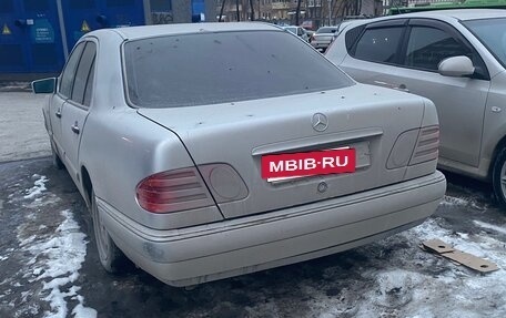 Mercedes-Benz E-Класс, 1996 год, 250 000 рублей, 4 фотография