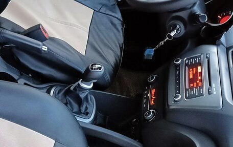 KIA Rio III рестайлинг, 2015 год, 950 000 рублей, 2 фотография