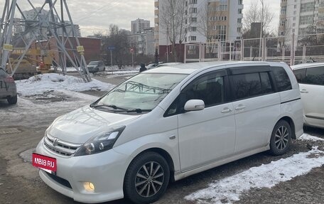 Toyota ISis I, 2011 год, 1 300 000 рублей, 20 фотография